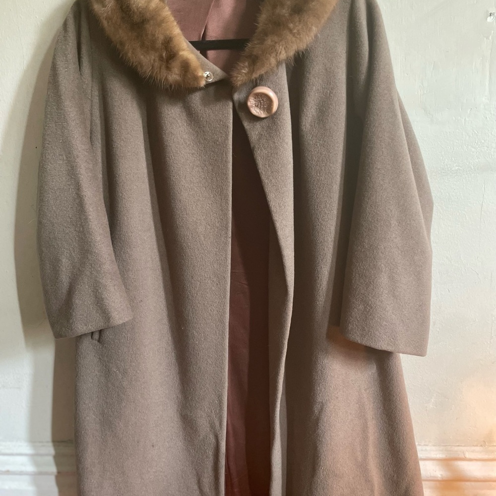 Elegant Vintage Wool Coat with Fur Collar